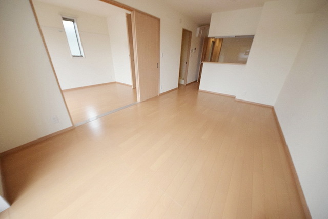 居室・リビング　～白を基調とした綺麗なお部屋～