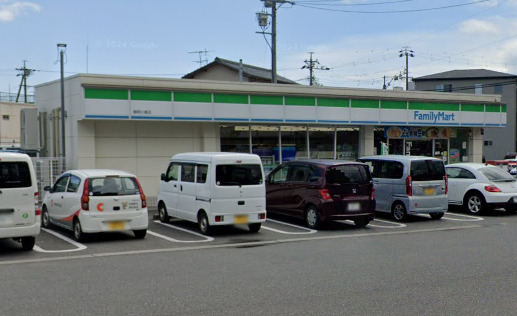 コンビニ　ファミリーマート 静岡小鹿店（コンビニ）まで354m