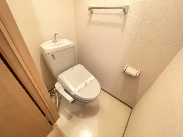 トイレ　※同タイプ・別室の写真になります。