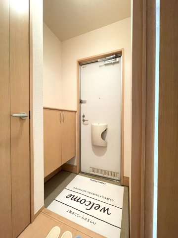 玄関　※同タイプ・別室の写真になります。