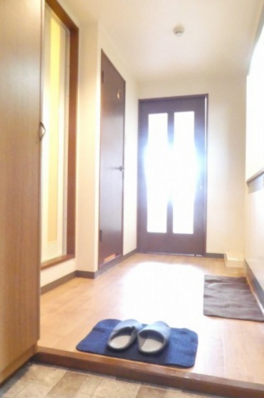 玄関　※別部屋のお写真です。