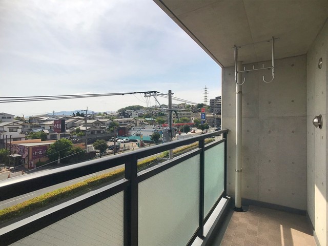 バルコニー　【バルコニー】バルコニー。同タイプ別部屋写真。現況優先。