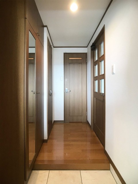玄関　【その他設備】廊下。同タイプ別部屋写真。現況優先。