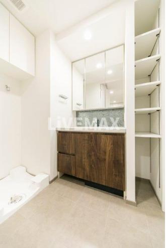洗面設備　※写真は同タイプ住戸です。