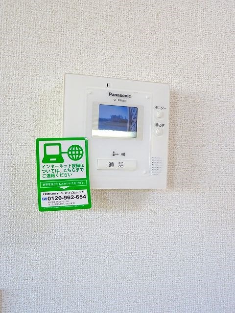 セキュリティ　TVモニターホンで来訪者の姿を確認できます。