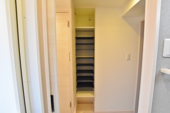 エントランス　★トールタイプシューズBOXなので棚を外せばブーツも置けます