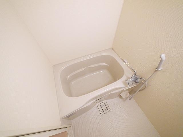 バス・シャワールーム　落ち着いた空間のお風呂です