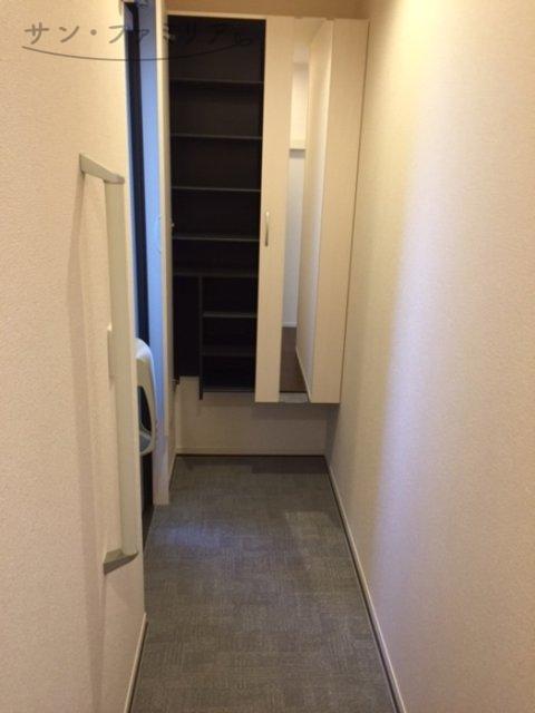玄関　同一物件別部屋写真