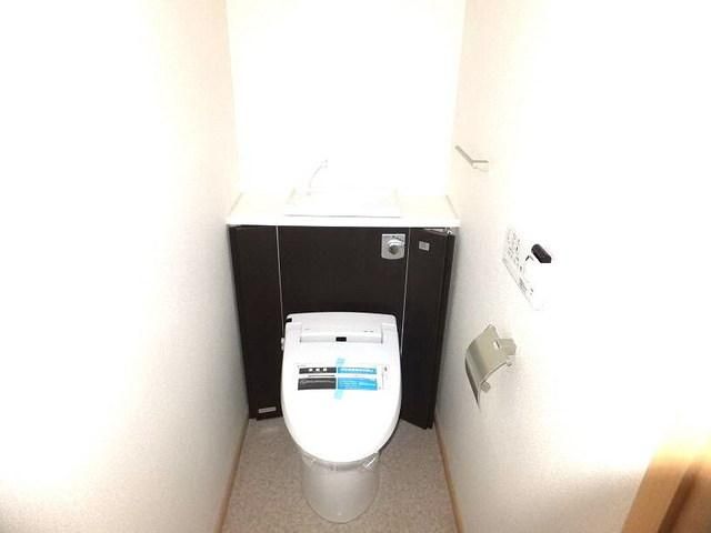 トイレ　温水洗浄機能付き