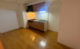 居室・リビング　写真は同タイプ住居です。