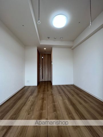 小田急伊勢原駅前マンションの居間写真