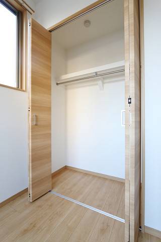 収納　お洋服収納はこちらへどうぞ