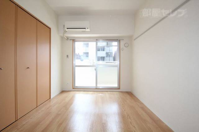居室・リビング　光溢れるお部屋です