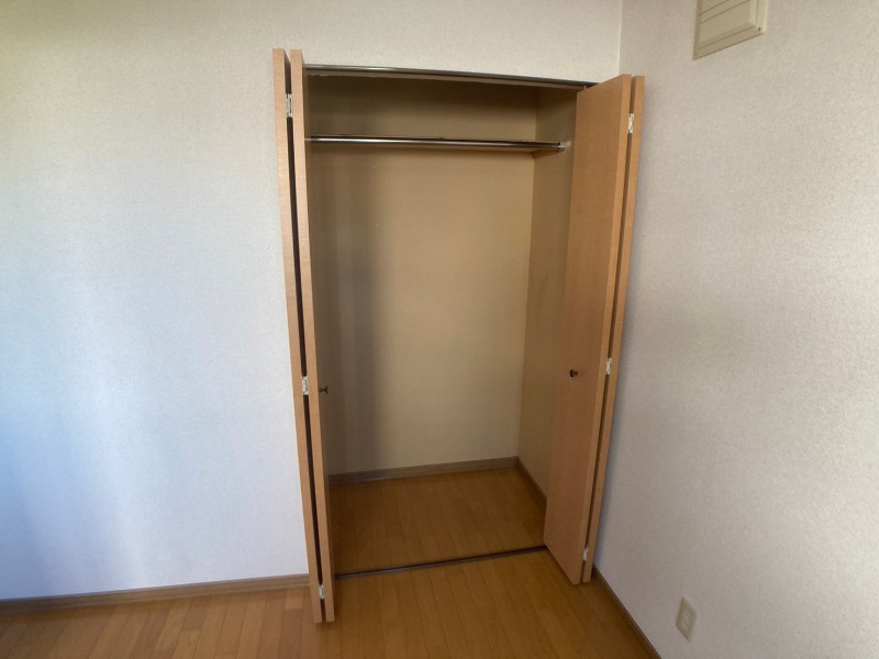 収納　寝室の収納です。部屋がすっきり片付きます。