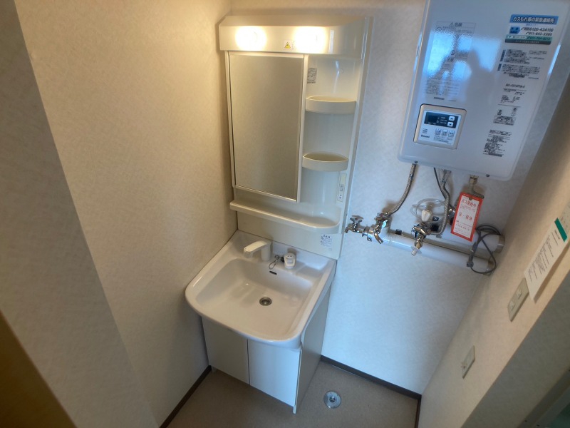 洗面設備　こちらに洗面台があります。朝の洗顔はこちらで。