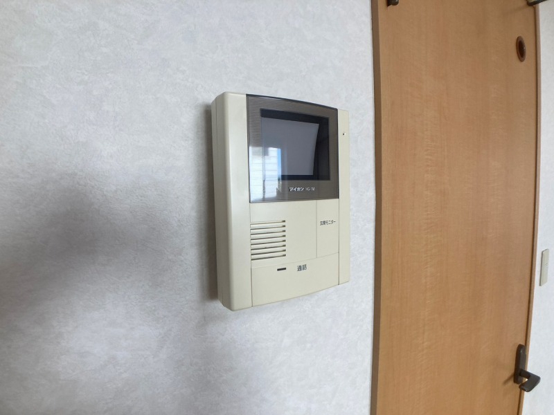 セキュリティ　ＴＶモニター付インターホンです。来客者の顔が見えるので安心！