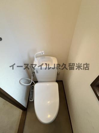 トイレ　落ち着いた色調のトイレです