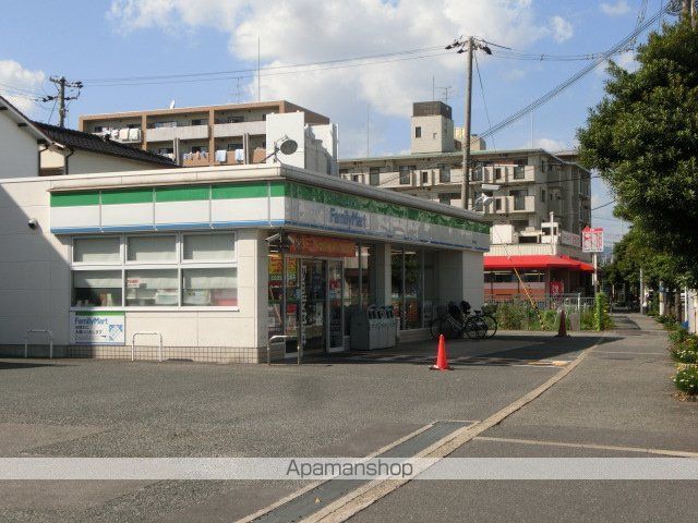 コンビニ　ファミリーマート（コンビニ）まで400m