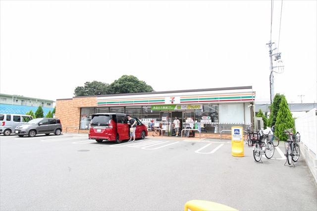 コンビニ　セブンイレブン（コンビニ）まで202m