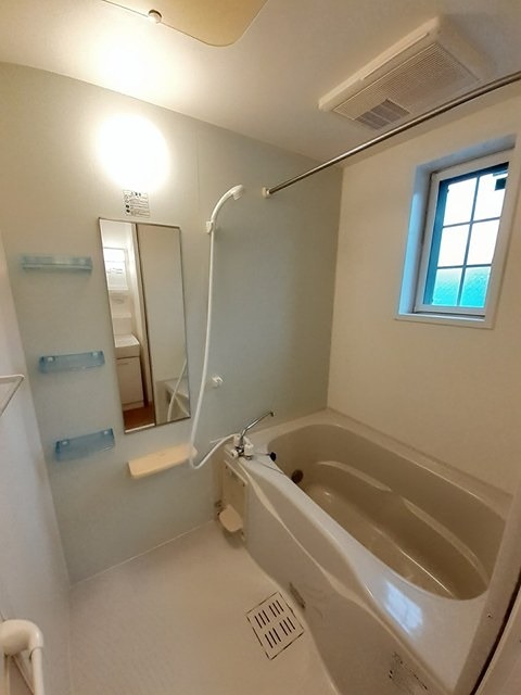バス・シャワールーム　追い焚き機能付きのお風呂です。