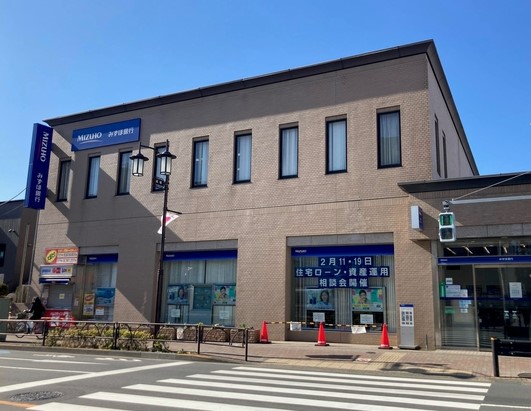 銀行　みずほ銀行成城支店（銀行）まで1015m