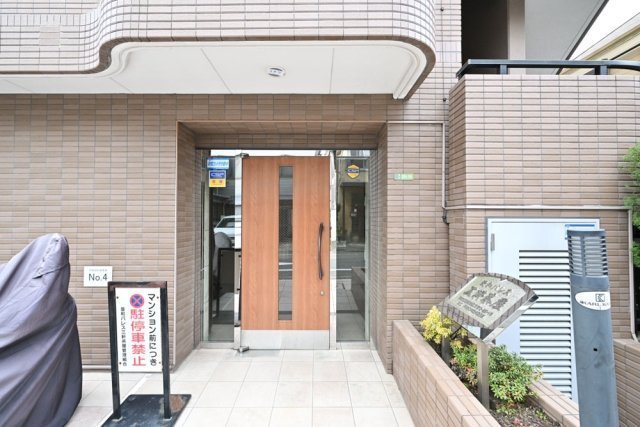 エントランス　ゆとりのあるエントランスです