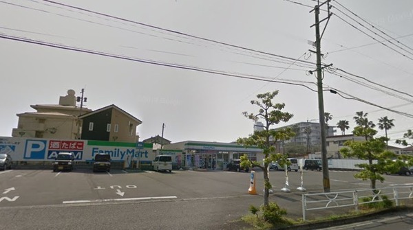 コンビニ　ファミリーマート日ノ出町店（コンビニ）まで747m