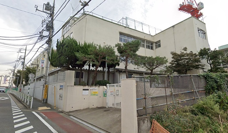 小学校　大田区立赤松小学校複合施設（北千束）（小学校）まで364m