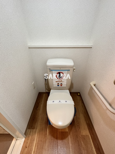 トイレ　落ち着いた色調のトイレです♪