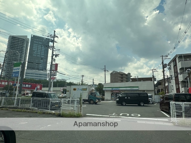 コンビニ　ファミリーマート枚方西禁野店（コンビニ）まで870m