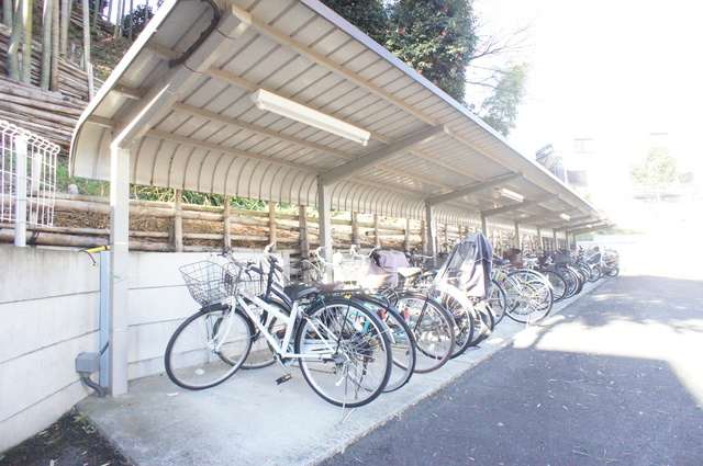 その他共有部分　雨の日でも安心して止められる屋根付駐輪場☆