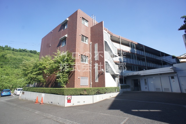 建物外観　小田急線「向ヶ丘遊園駅」より徒歩８分の好立地です！