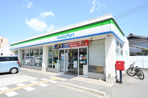 コンビニ　ファミリーマート川原城町店（コンビニ）まで234m