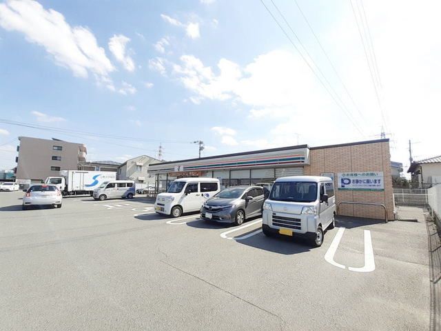 コンビニ　セブンイレブン粕屋内橋店（コンビニ）まで300m
