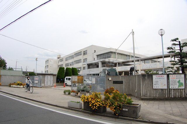 中学校　箕面市立第四中学校（中学校）まで753m