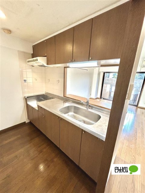 キッチン　※同一物件の別部屋の写真です