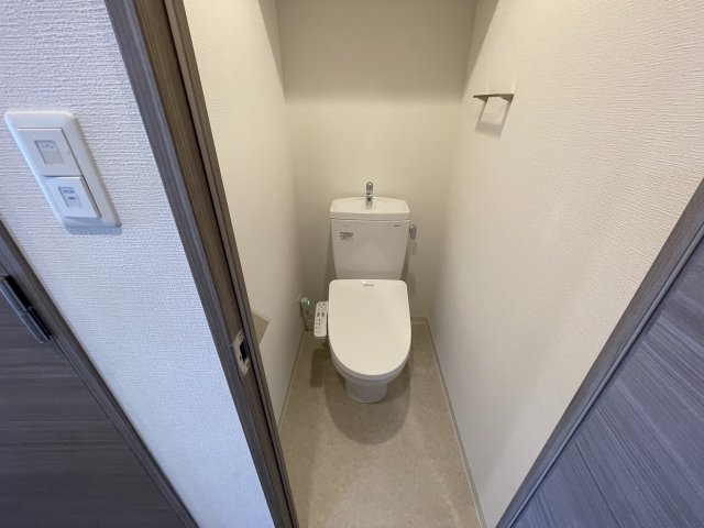トイレ　(参考)同マンション同間取り他部屋の写真