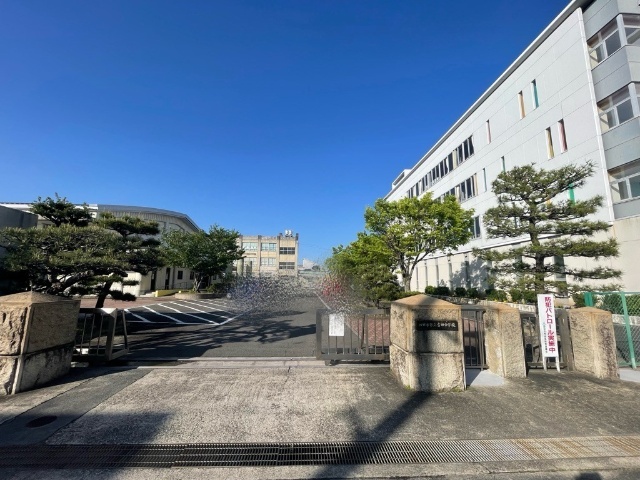 中学校　四日市市立富田中学校（中学校）まで1534m