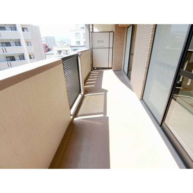 バルコニー　【バルコニー】別部屋の写真です。現況優先となります。