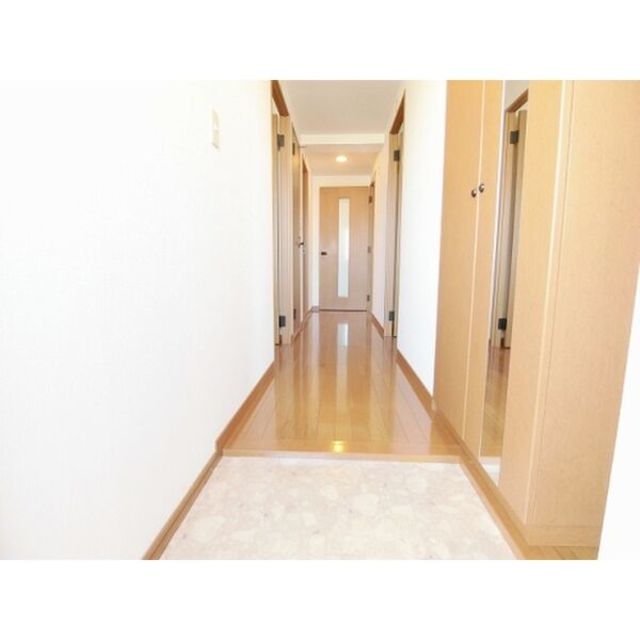 玄関　【玄関】別部屋の写真です。現況優先となります。