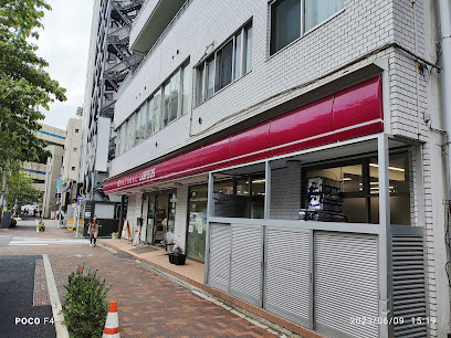 コンビニ　ナチュラルローソン東麻布三丁目店（コンビニ）まで143m