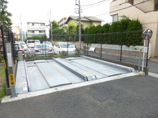 駐車場　機械式駐車場です