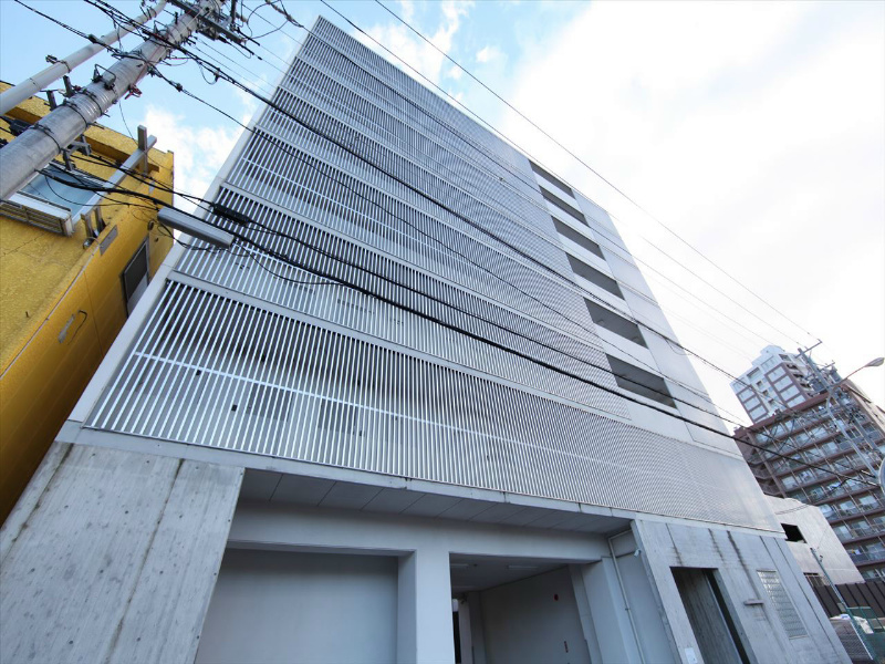 建物外観　外観　オートロック　防犯カメラ　外壁コンクリート