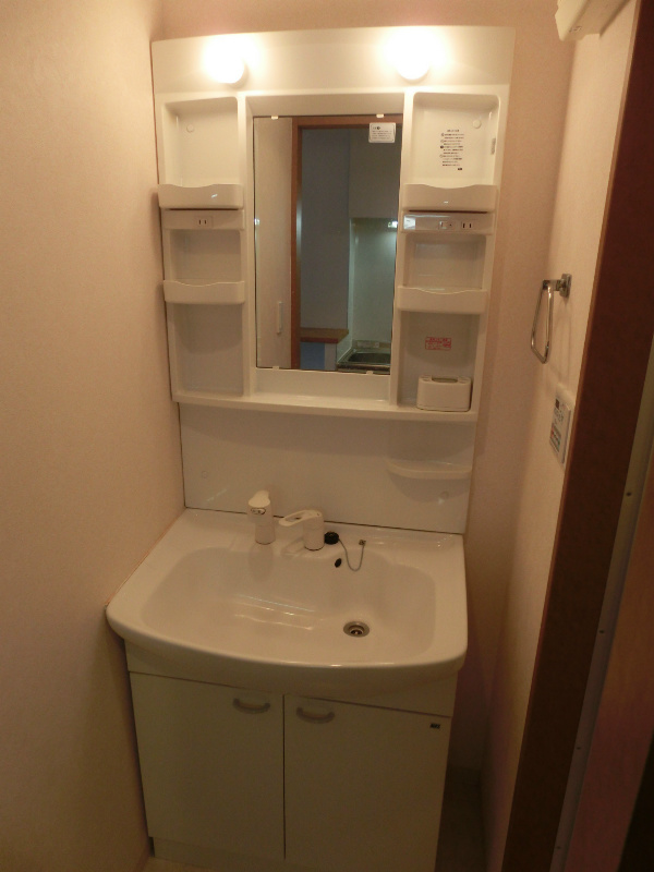 洗面設備　※同物件の別のお部屋の写真です