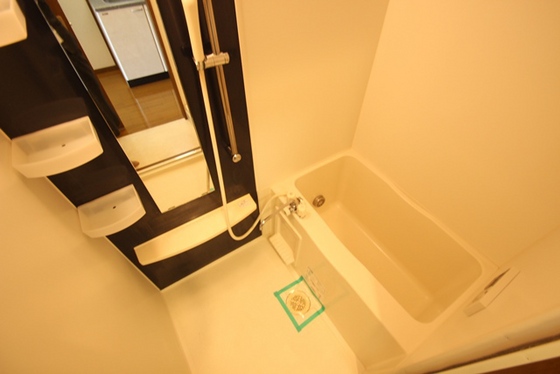 バス・シャワールーム　※別部屋の写真です