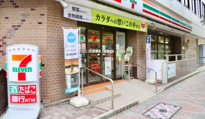 コンビニ　セブンイレブン 中央区明石町店（コンビニ）まで140m