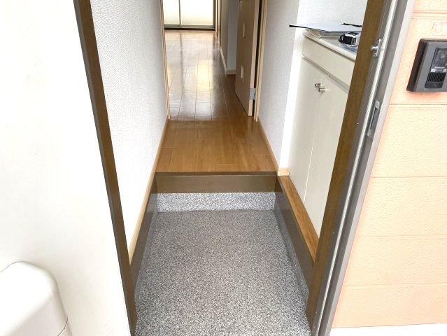 玄関　※写真は別室です