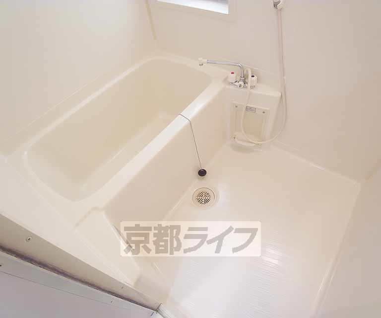 バス・シャワールーム　窓もあり換気がしやすいですね。