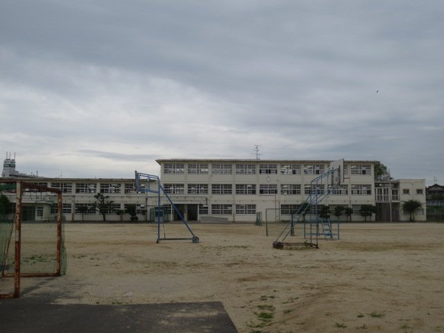 中学校　寝屋川市立第七中学校（中学校）まで677m