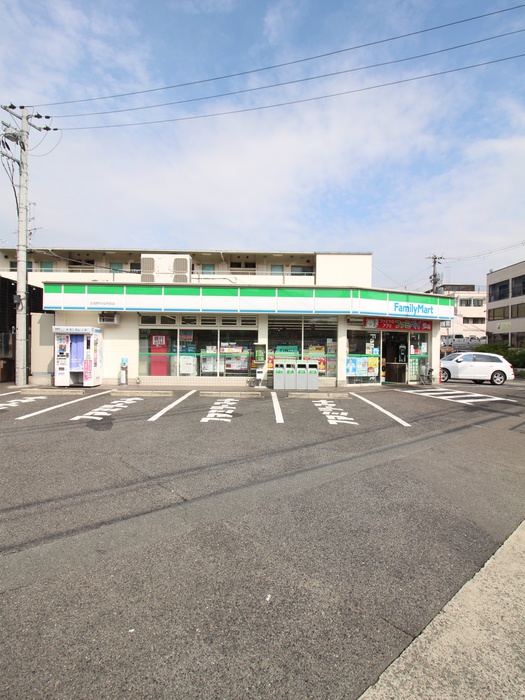 コンビニ　ファミリーマート（コンビニ）まで506m